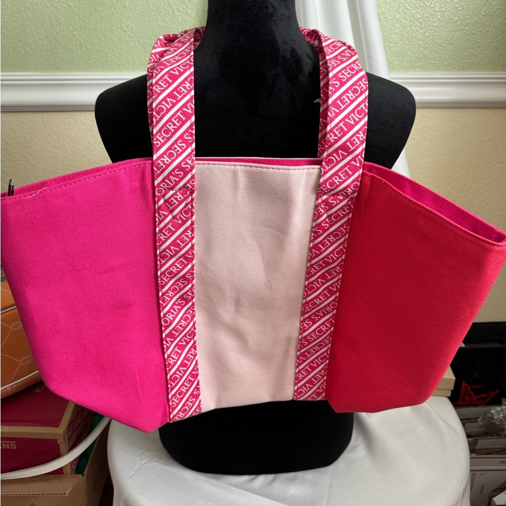 VICTORIA’S SECRET Extra Large Zip Up Canvas Tote NWT